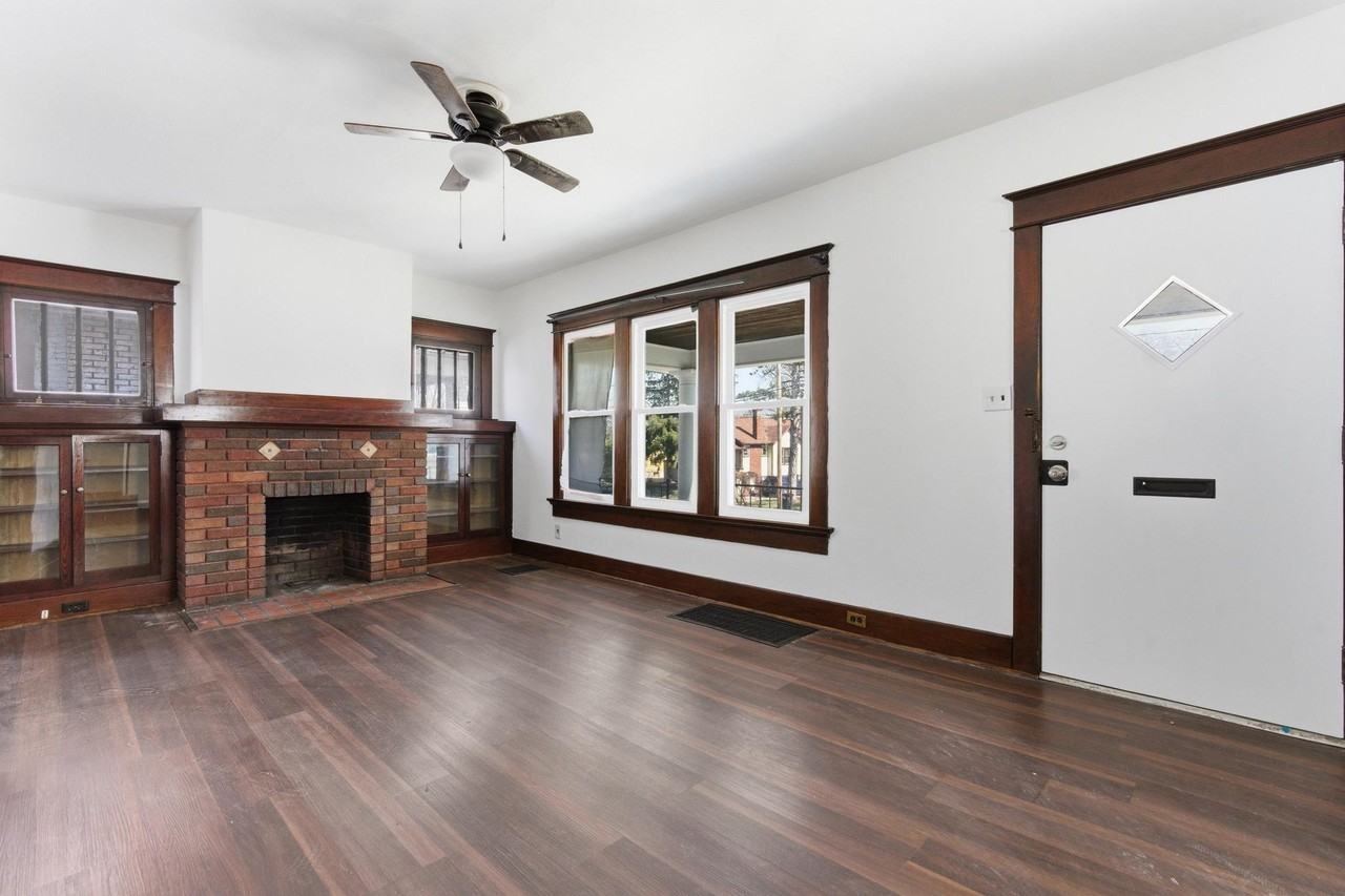 223 Elmhurst Rd - Photo 2 of 21