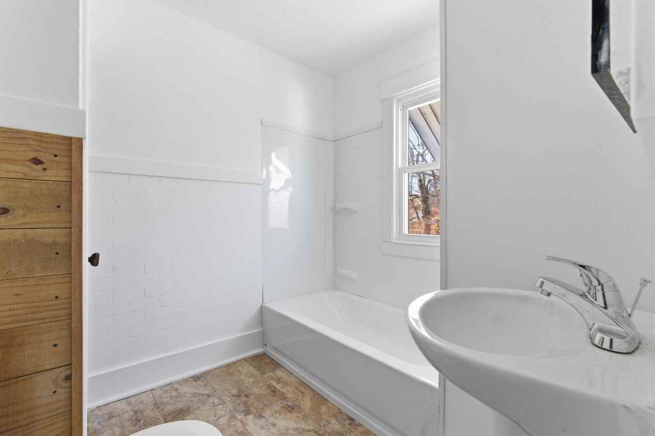 223 Elmhurst Rd - Photo 3 of 21