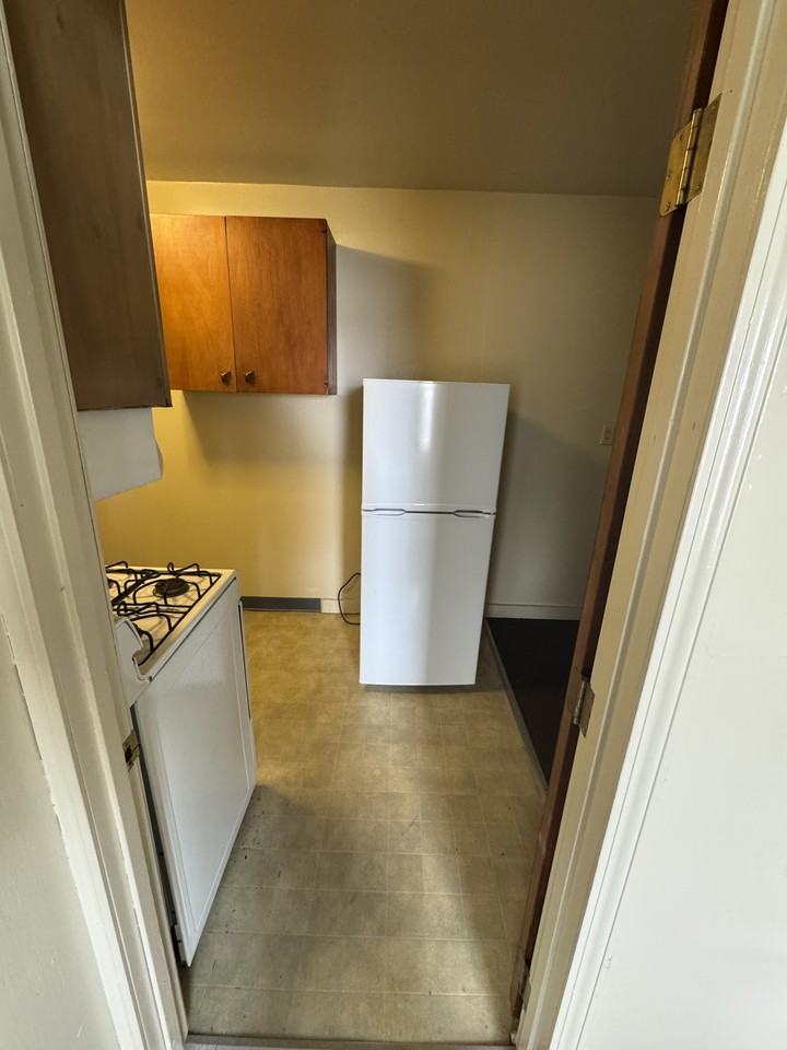 316 S Washington St #6 - Photo 3 of 11