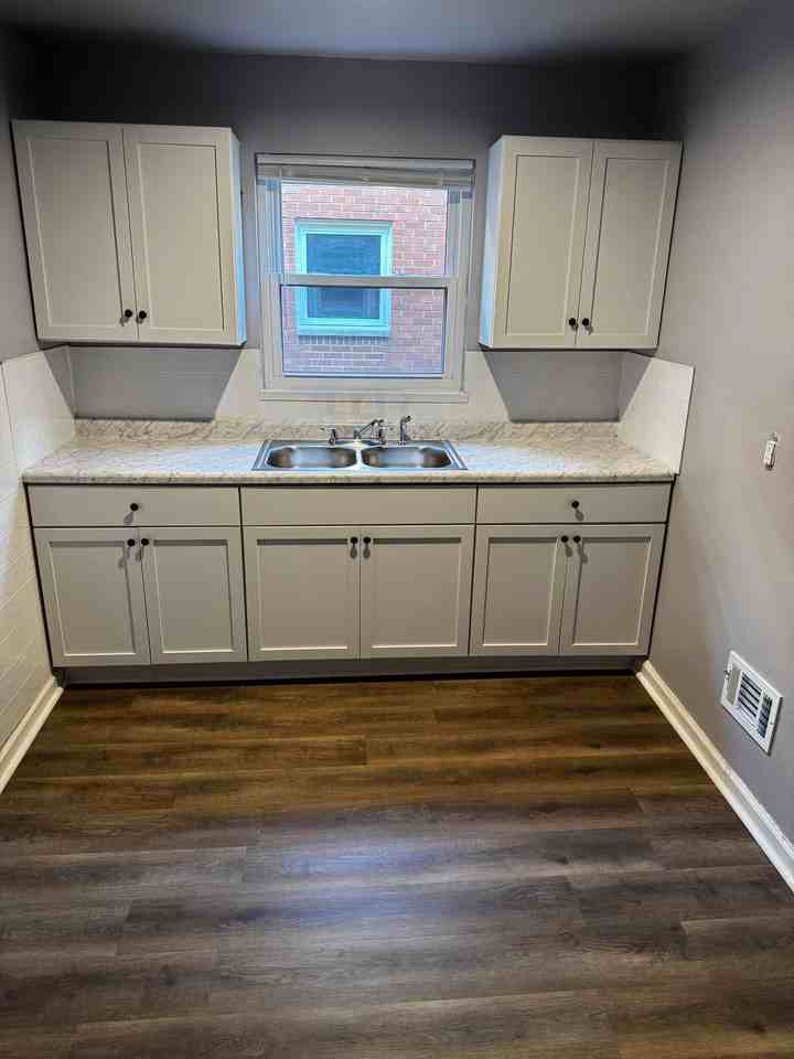 1921 W Grand Ave #2 - Photo 2 of 9