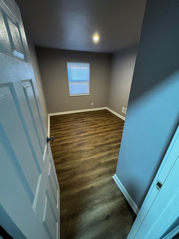 1921 W Grand Ave #2 - Photo 5 of 9