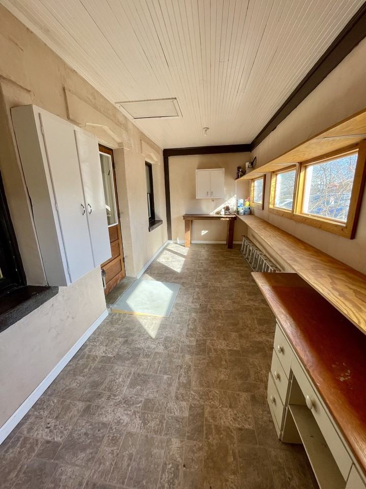 1005 Girard Blvd Ne - Photo 4 of 32