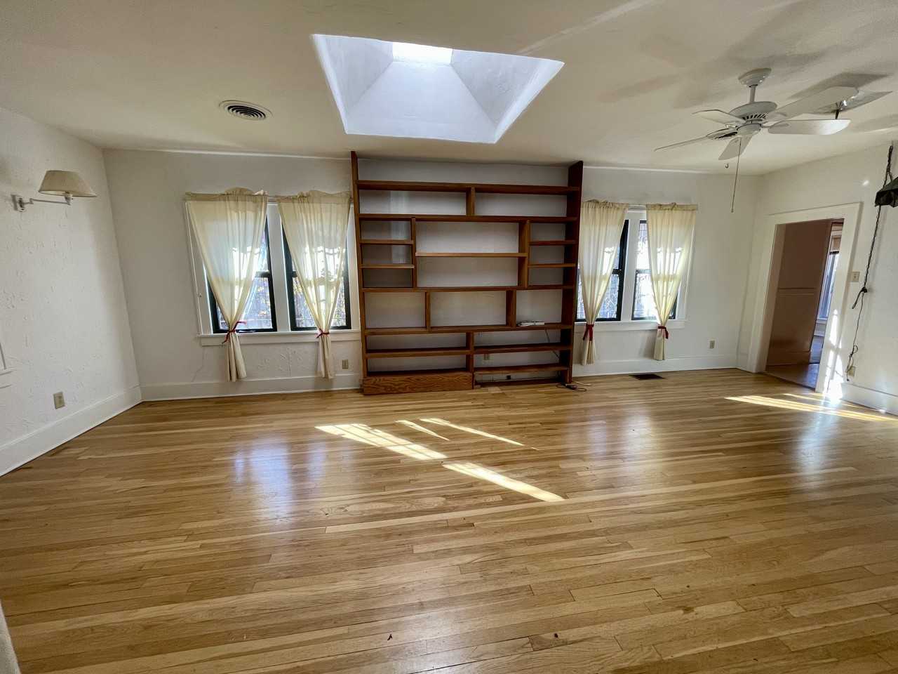 1005 Girard Blvd Ne - Photo 7 of 32