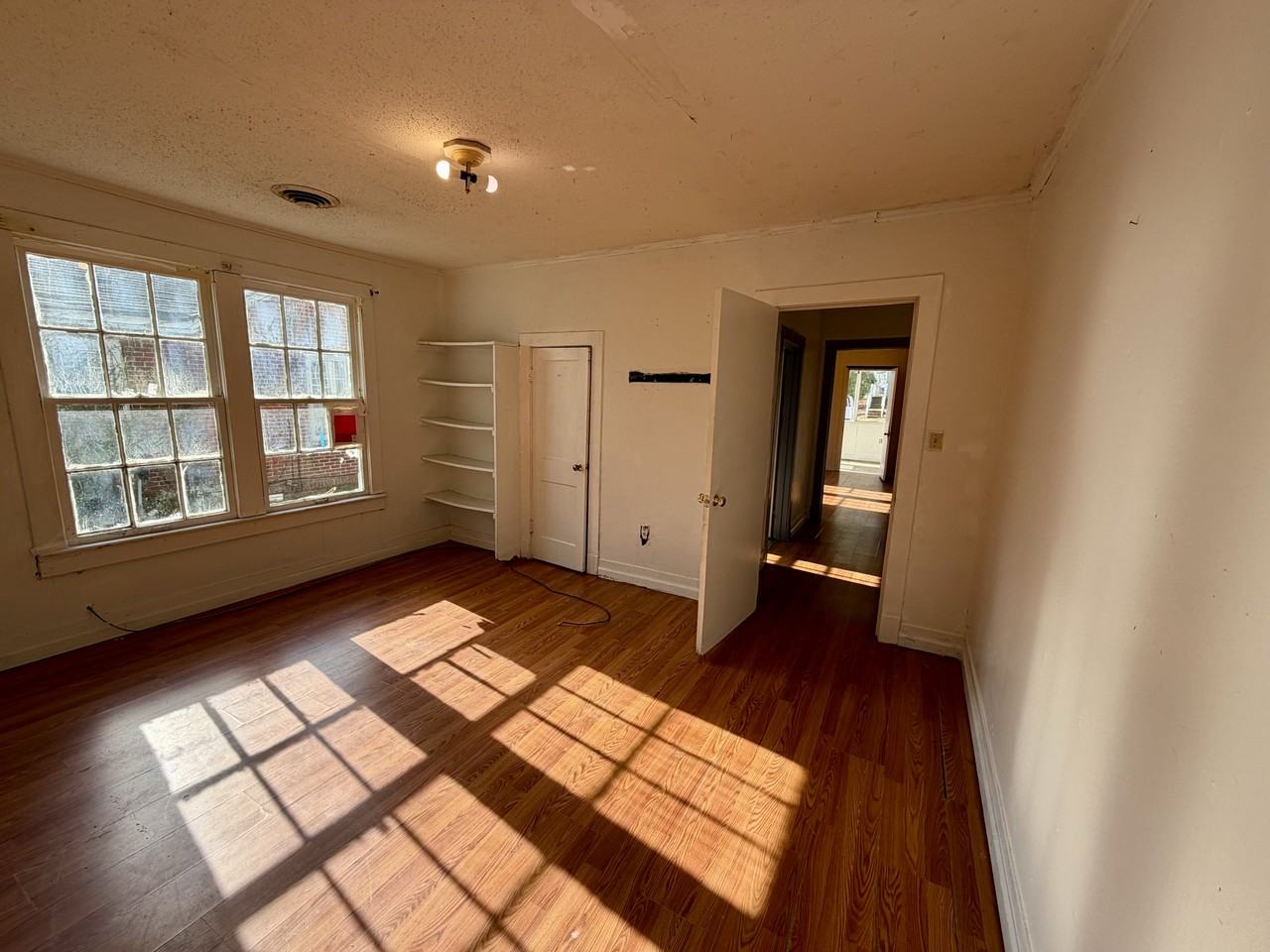 1401 12th Ave N - Photo 4 of 12