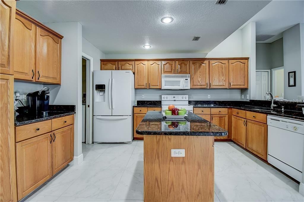 172 Lake Shore Dr W - Photo 4 of 38