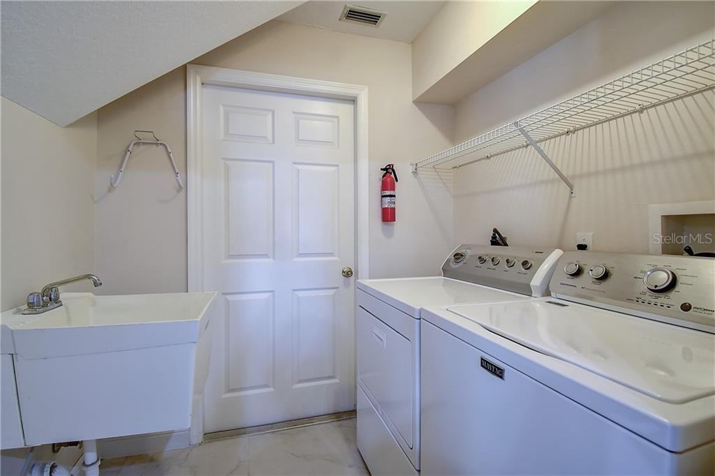 172 Lake Shore Dr W - Photo 5 of 38