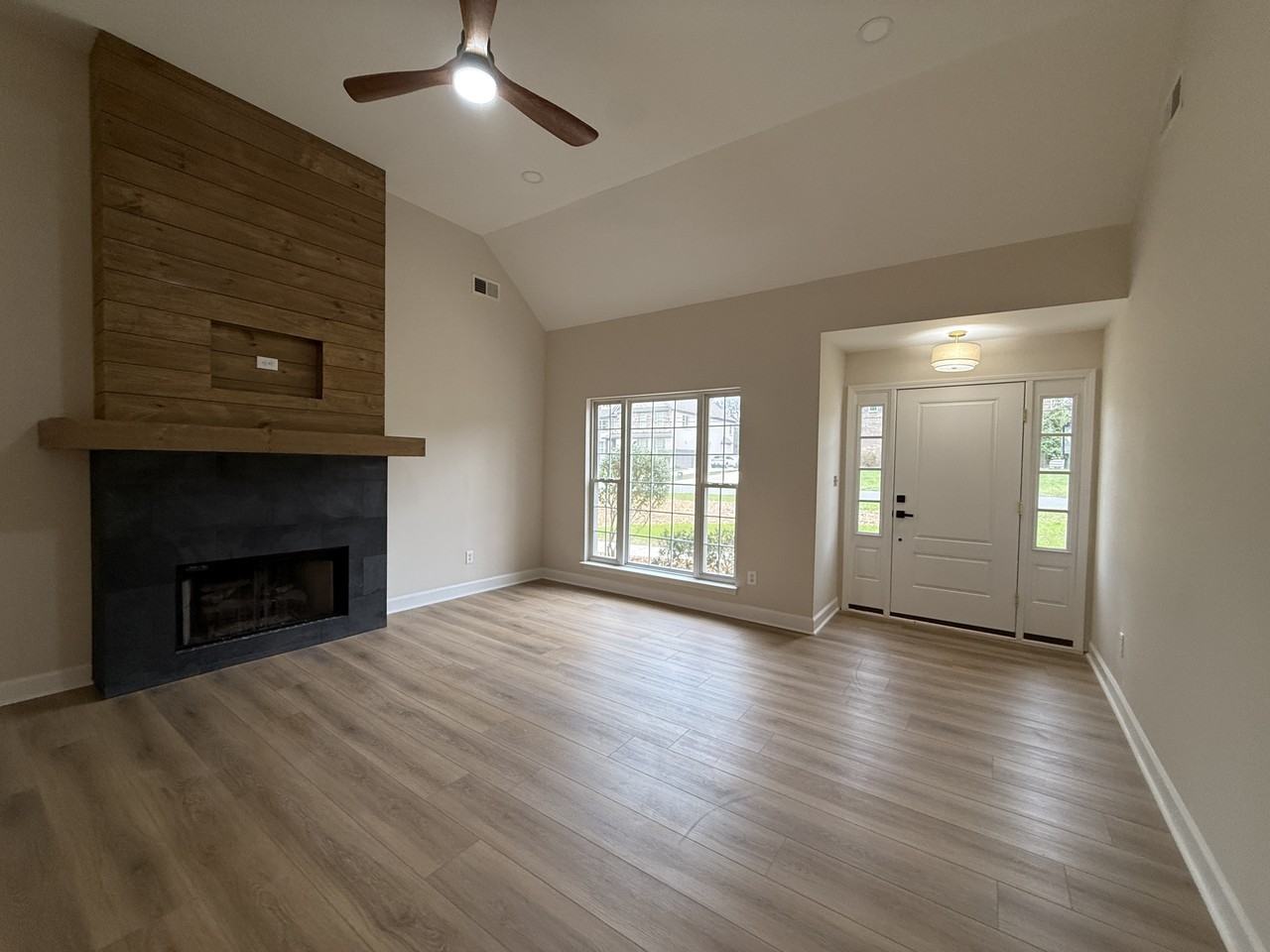 2539 Springs Dr - Photo 2 of 21