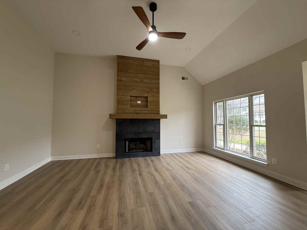 2539 Springs Dr - Photo 3 of 21