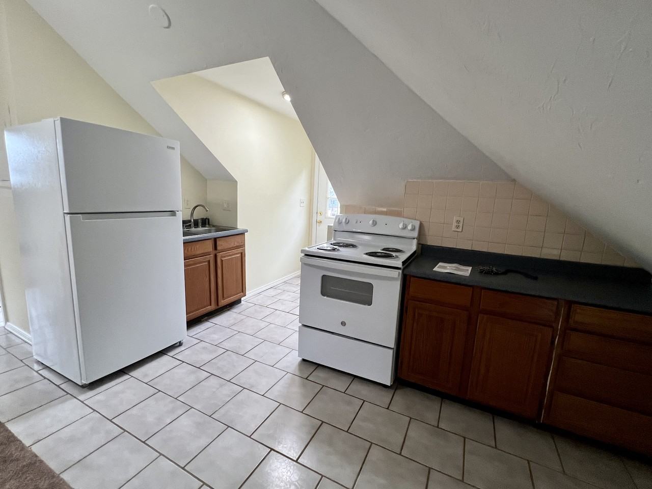 512 S Main St #3 - Photo 2 of 6