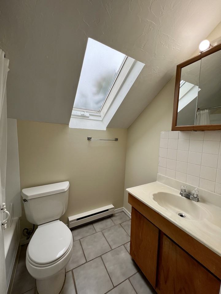 512 S Main St #3 - Photo 4 of 6