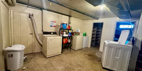 545 Ne, Unitdownstairs - Photo 3 of 7