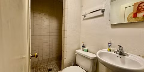 545 Ne, Unitdownstairs - Photo 5 of 7