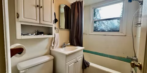 545 Ne, Unitdownstairs - Photo 6 of 7