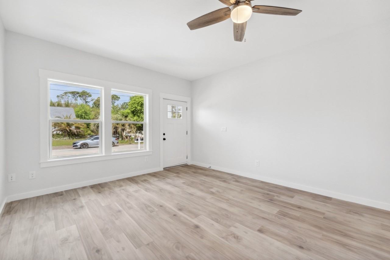 2566 Oak St #2566 - Photo 2 of 24