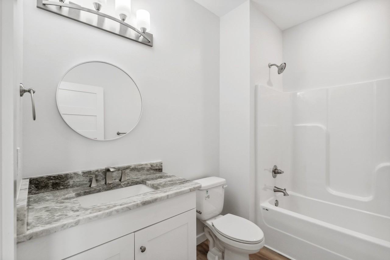 2566 Oak St #2566 - Photo 3 of 24