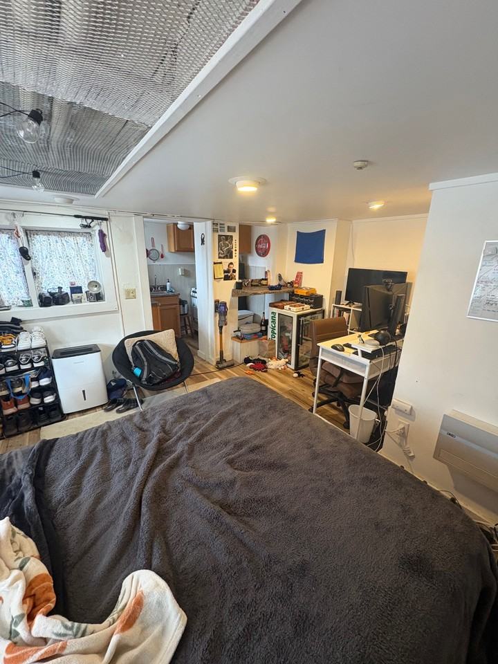 706 E Seneca St #4 - Photo 5 of 8