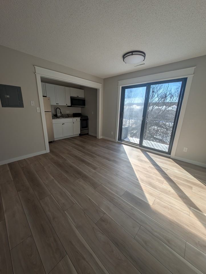 2121 Greene St #B34 - Photo 4 of 7