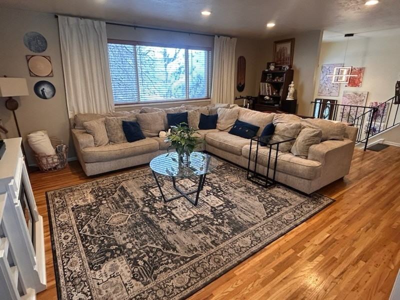 631 Virginia St - Photo 4 of 18