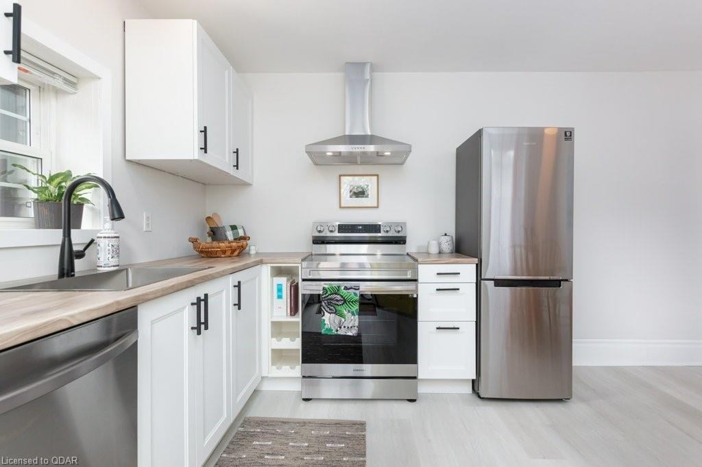 63 Alexander St - Photo 3 of 15