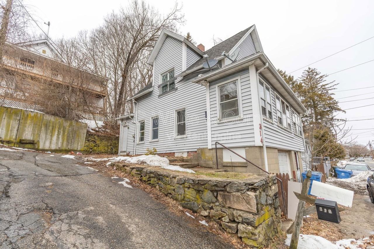 314 Norwich Ave - Photo 3 of 21