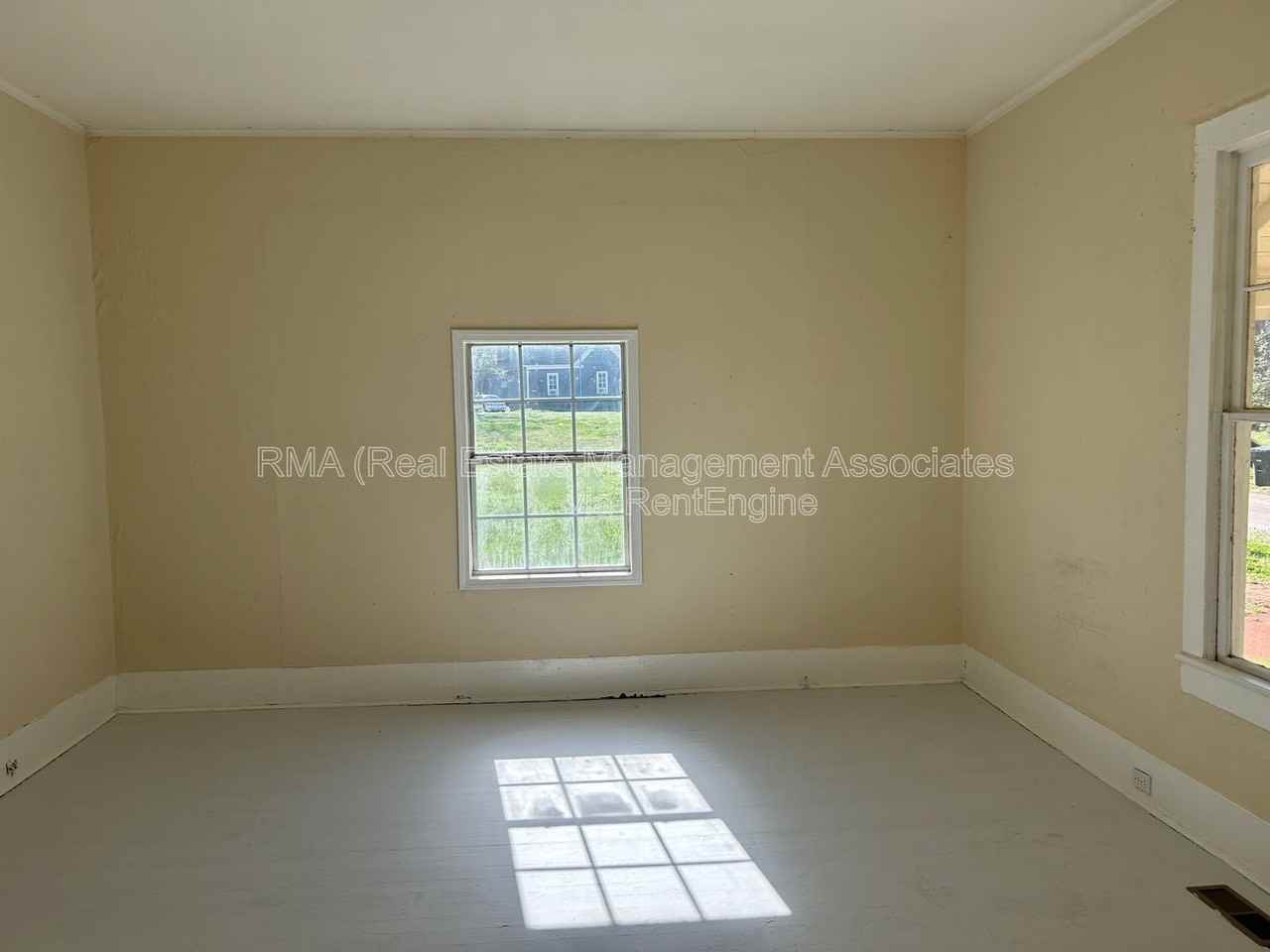 821 Williams St - Photo 2 of 7