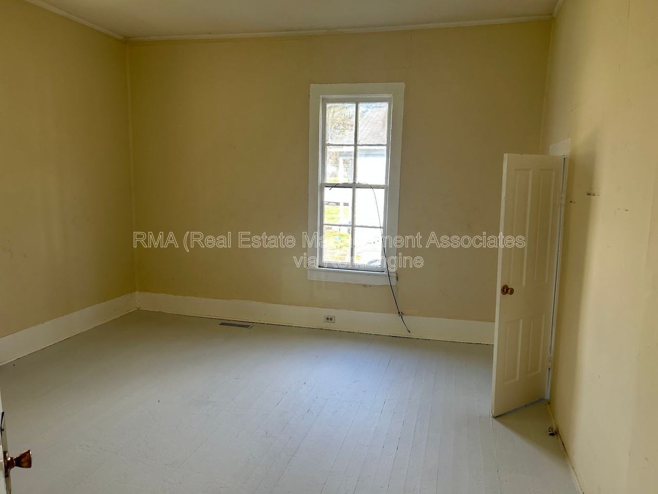 821 Williams St - Photo 3 of 7