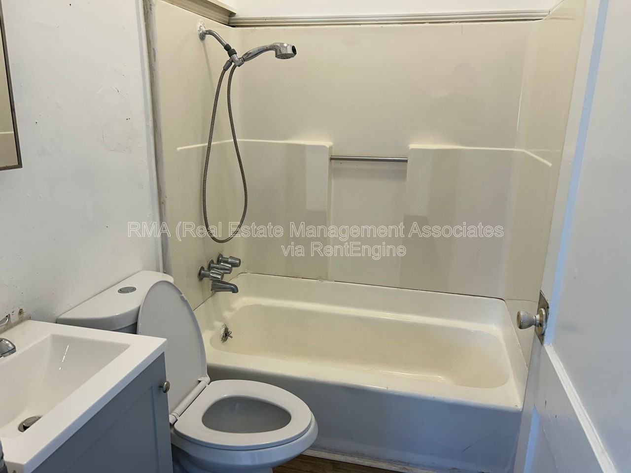 821 Williams St - Photo 4 of 7