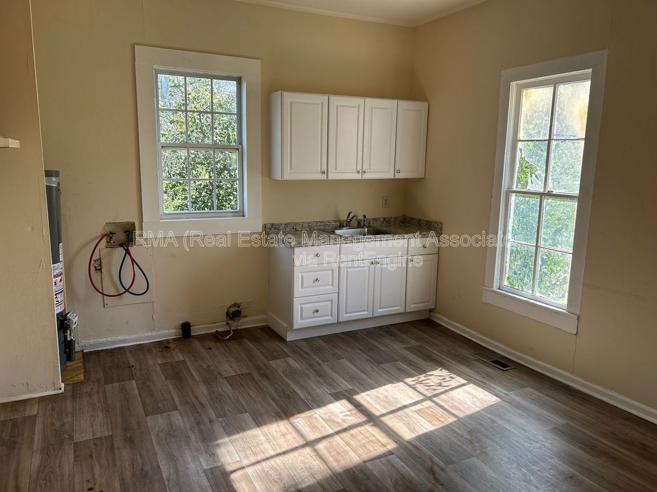 821 Williams St - Photo 5 of 7