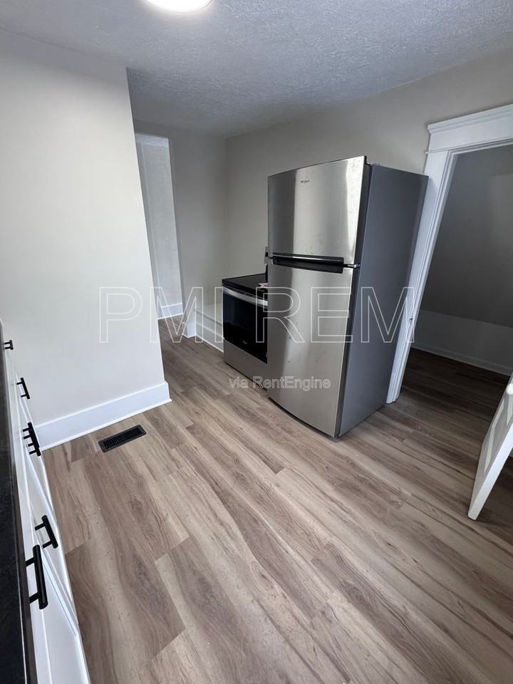 472 Sumner St #3 - Photo 4 of 12