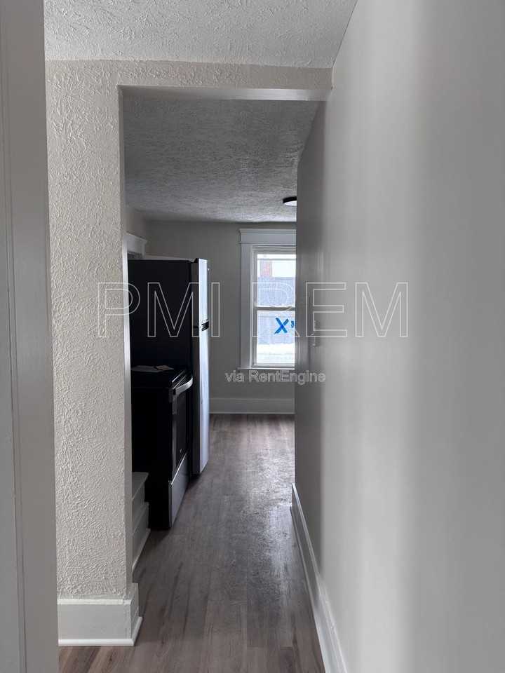 472 Sumner St #3 - Photo 6 of 12