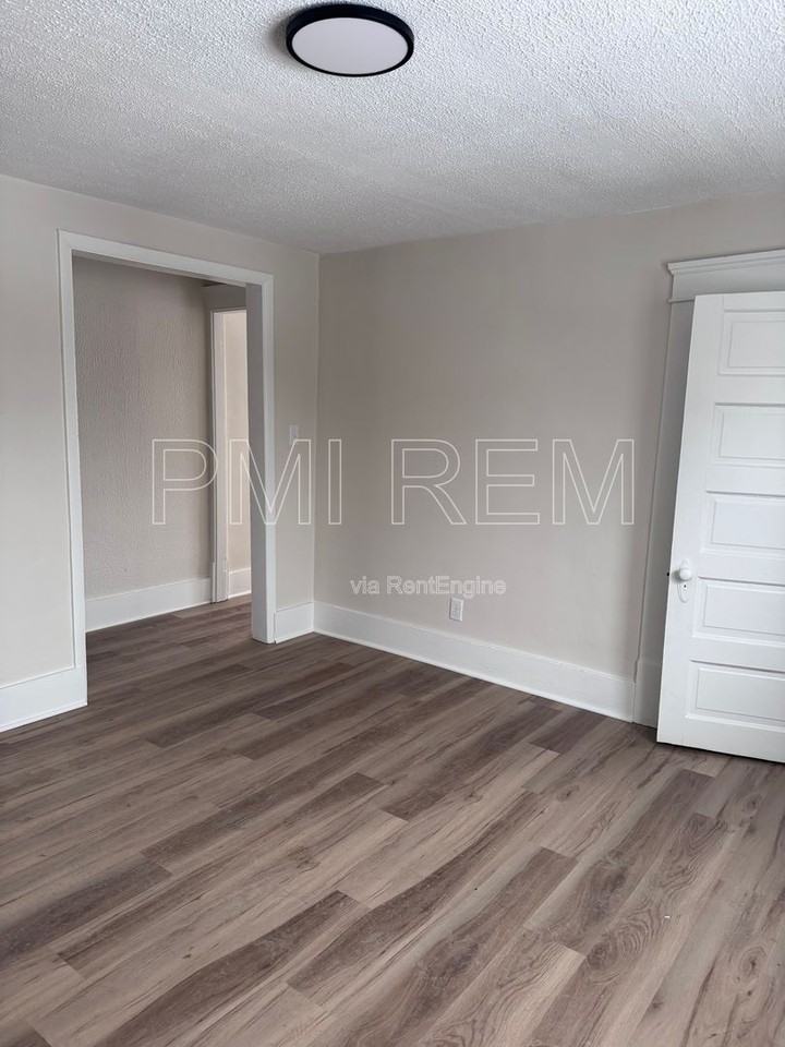 472 Sumner St #3 - Photo 7 of 12