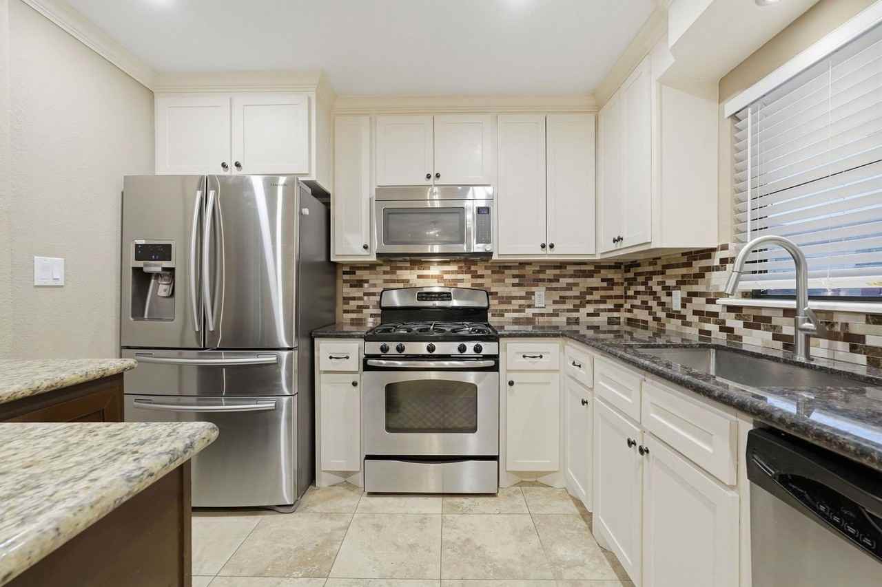 4406 Marlborough Dr - Photo 6 of 27