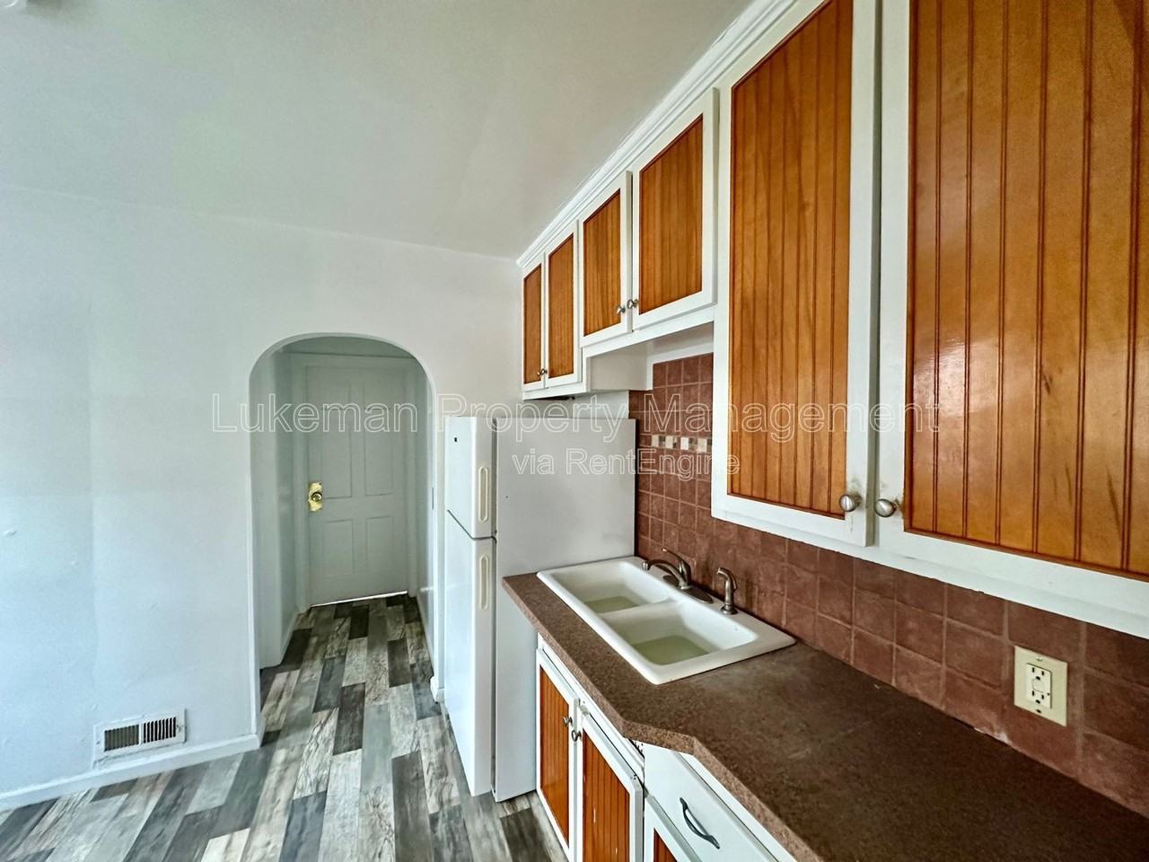 1410 Oak St #2 - Photo 3 of 14