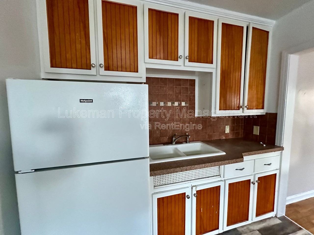 1410 Oak St #2 - Photo 4 of 14