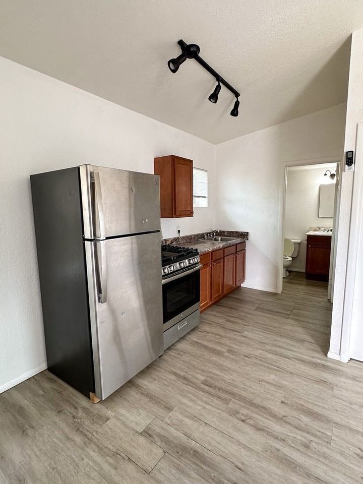 1376 N Country Club Rd - Photo 4 of 9