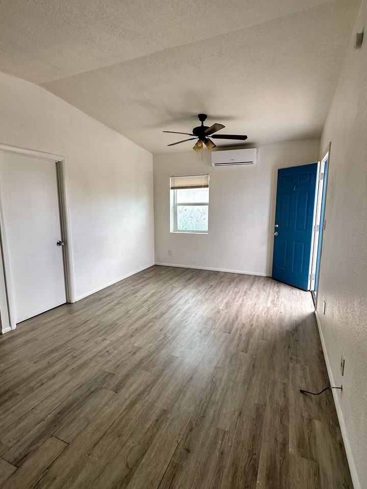 1376 N Country Club Rd - Photo 5 of 9