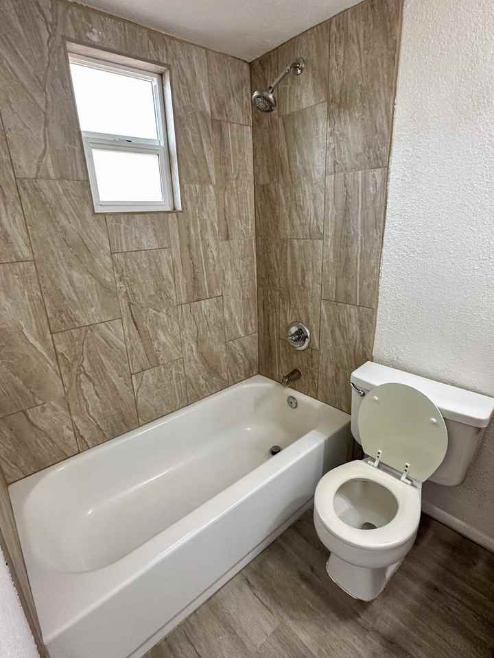 1376 N Country Club Rd - Photo 6 of 9