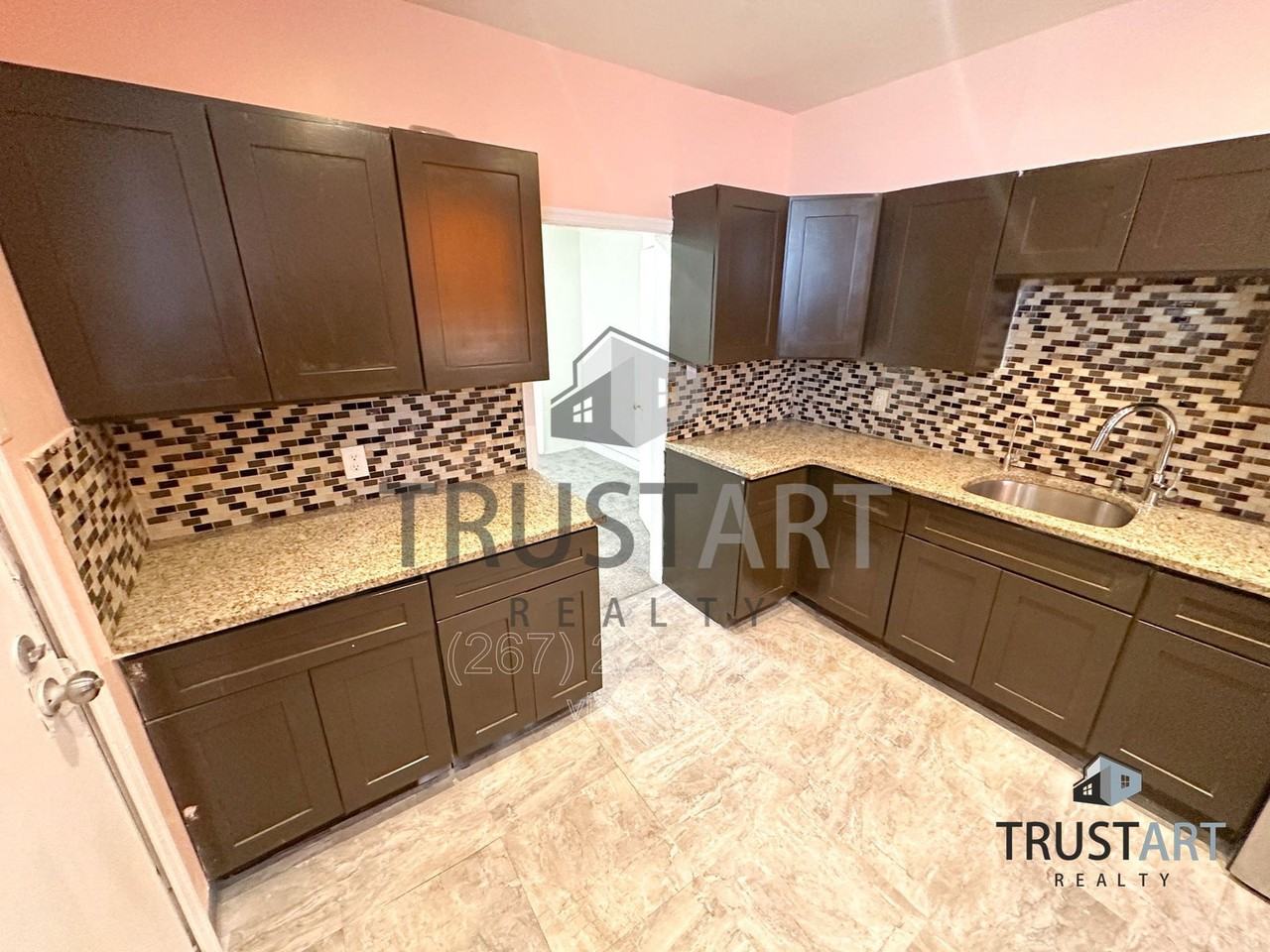 805 Lindley Ave - Photo 4 of 21