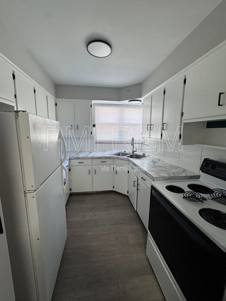 2020 W Market St #5 - Photo 2 of 30