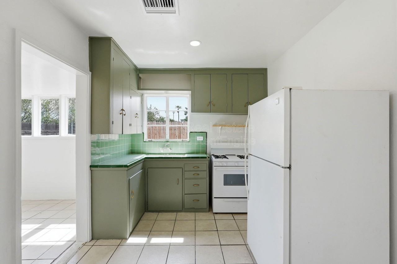 1432 N Columbus Blvd - Photo 7 of 22