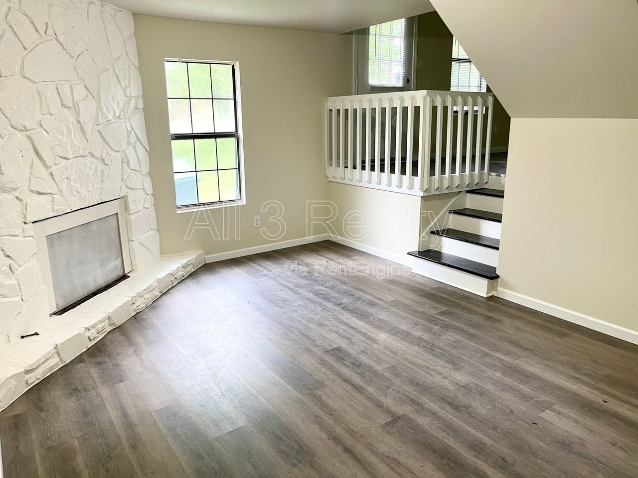 5165 Fairforest Dr - Photo 2 of 18