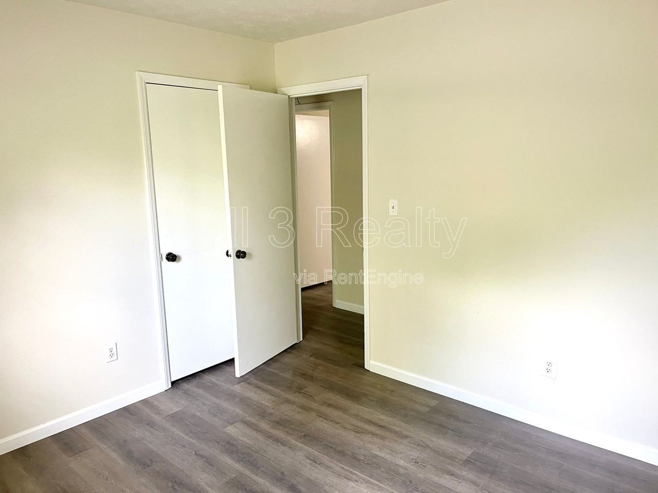 5165 Fairforest Dr - Photo 7 of 18