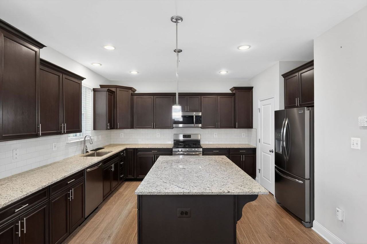 5378 Darlington Ct - Photo 3 of 15