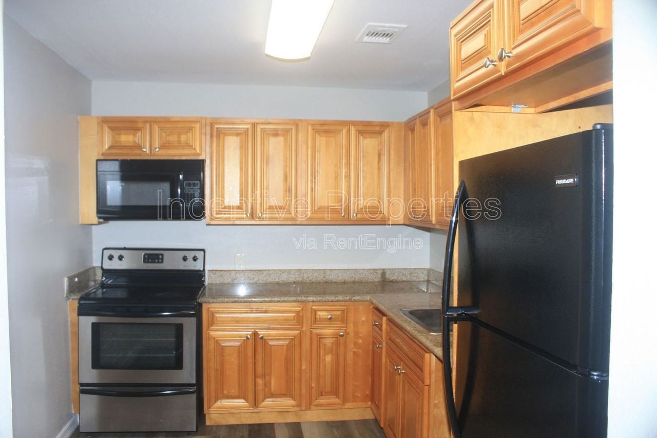 4176 Versailles Dr #D - Photo 2 of 24