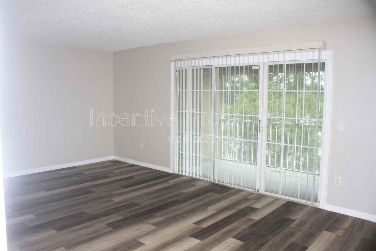 4176 Versailles Dr #D - Photo 3 of 24