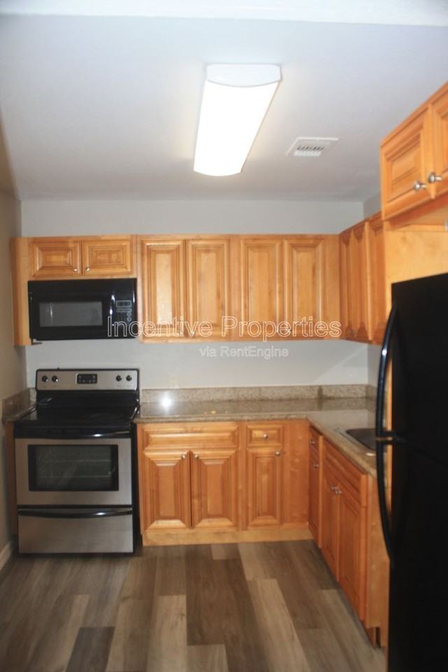 4176 Versailles Dr #D - Photo 4 of 24