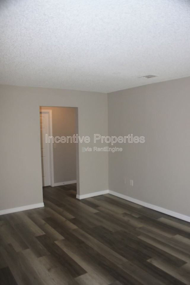 4176 Versailles Dr #D - Photo 6 of 24