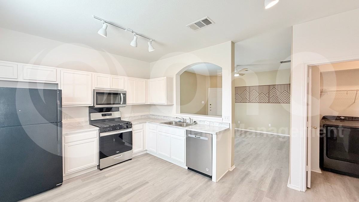 14613 Walt Whitman Trl #B - Photo 4 of 21