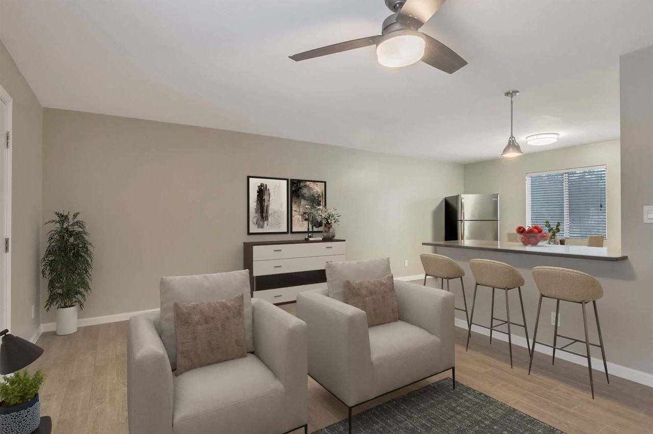 714 E 10th St #18 - Photo 5 of 26