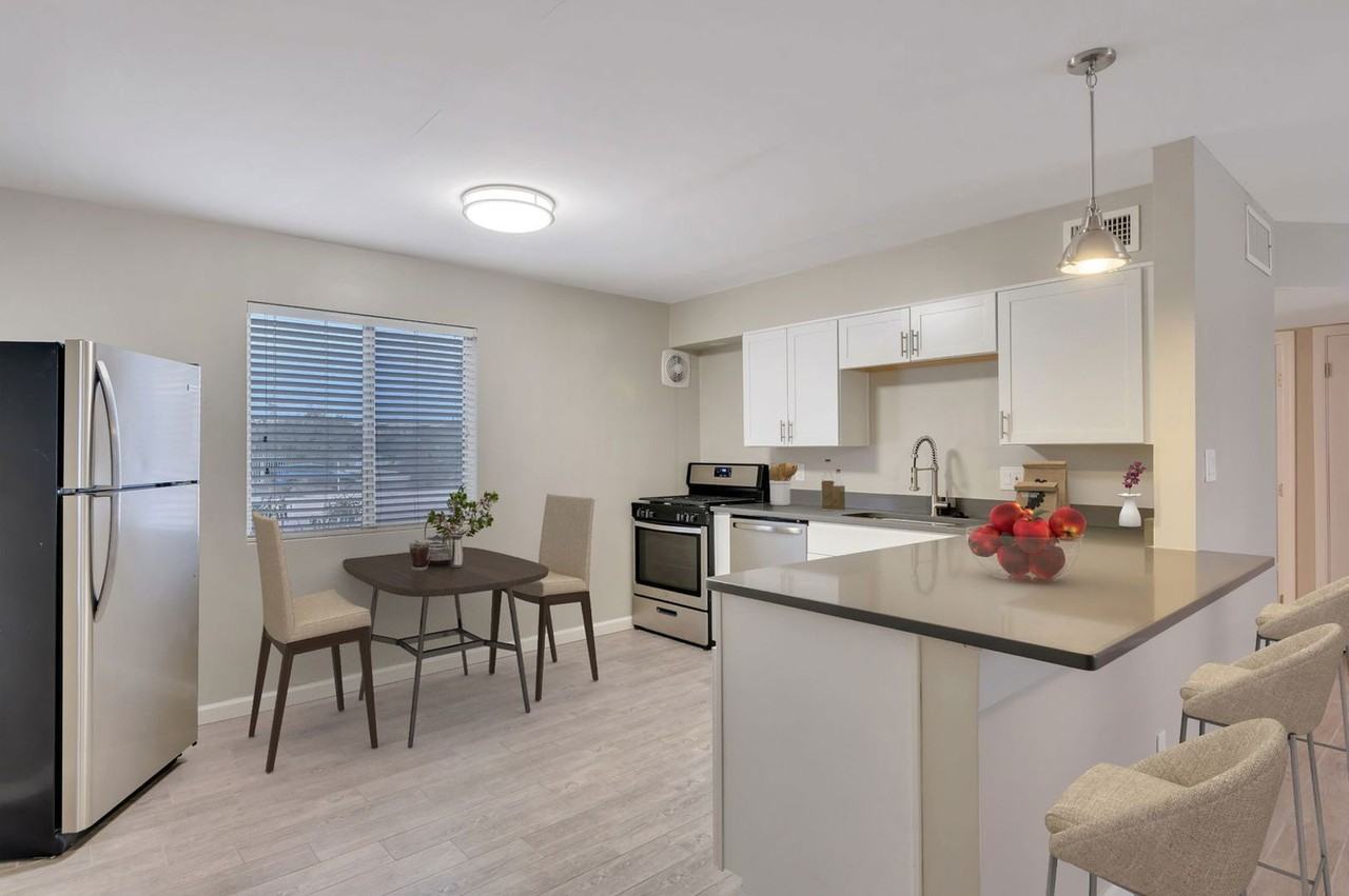 714 E 10th St #18 - Photo 7 of 26